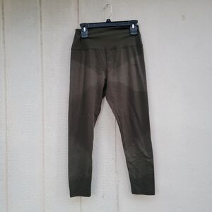 Offline by Aerie cropped green leggings Two Tone Wmns Sz Large